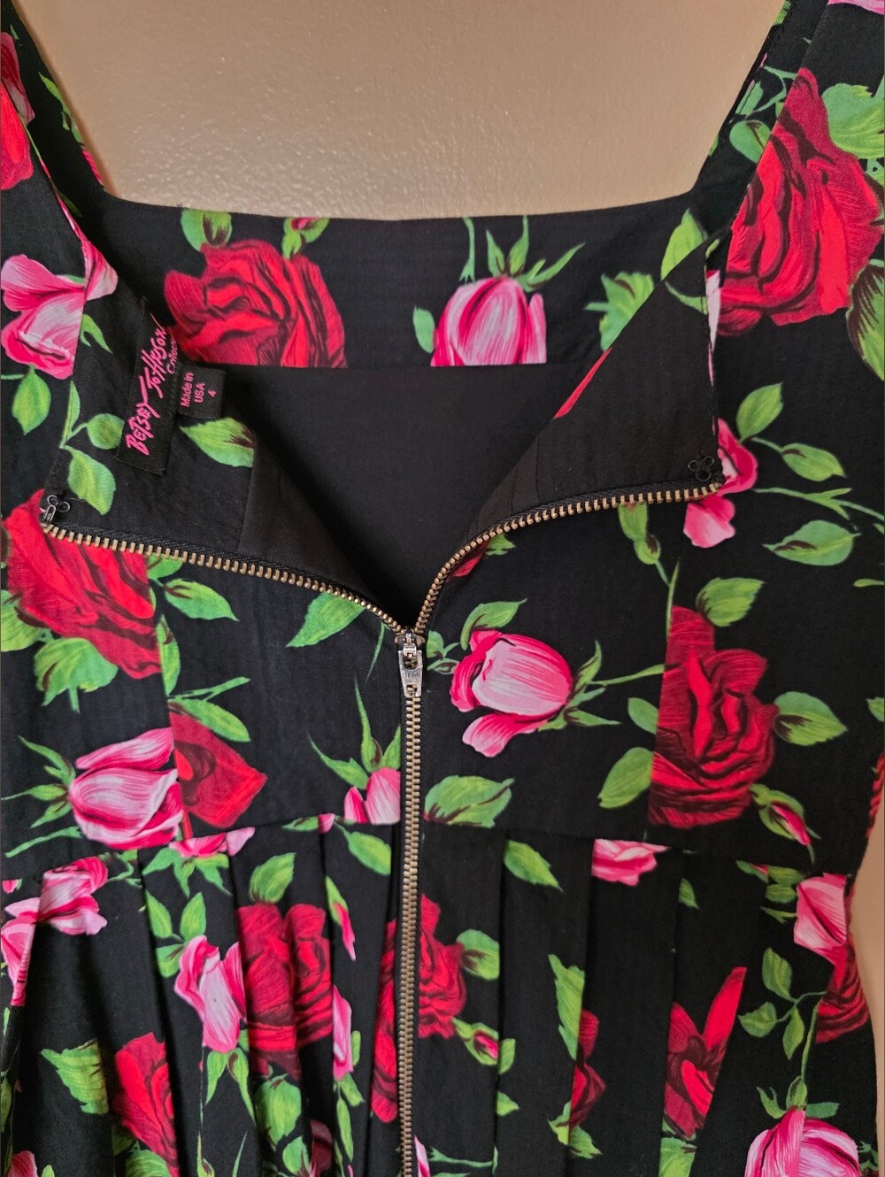 Betsey Johnson Romantic Rose Print Fit & Flare Dress Sz 4 USA Pin Up Rockabilly - Picture 8 of 13